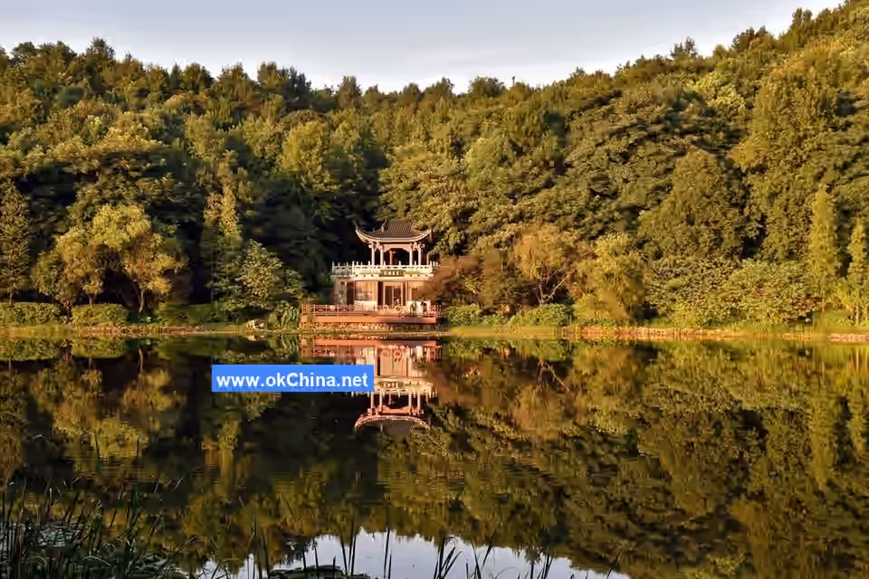 Yue Lu Mountain And Ju Zi Zhou Tourism Area